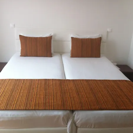 Quinta Da Cruz & 4*